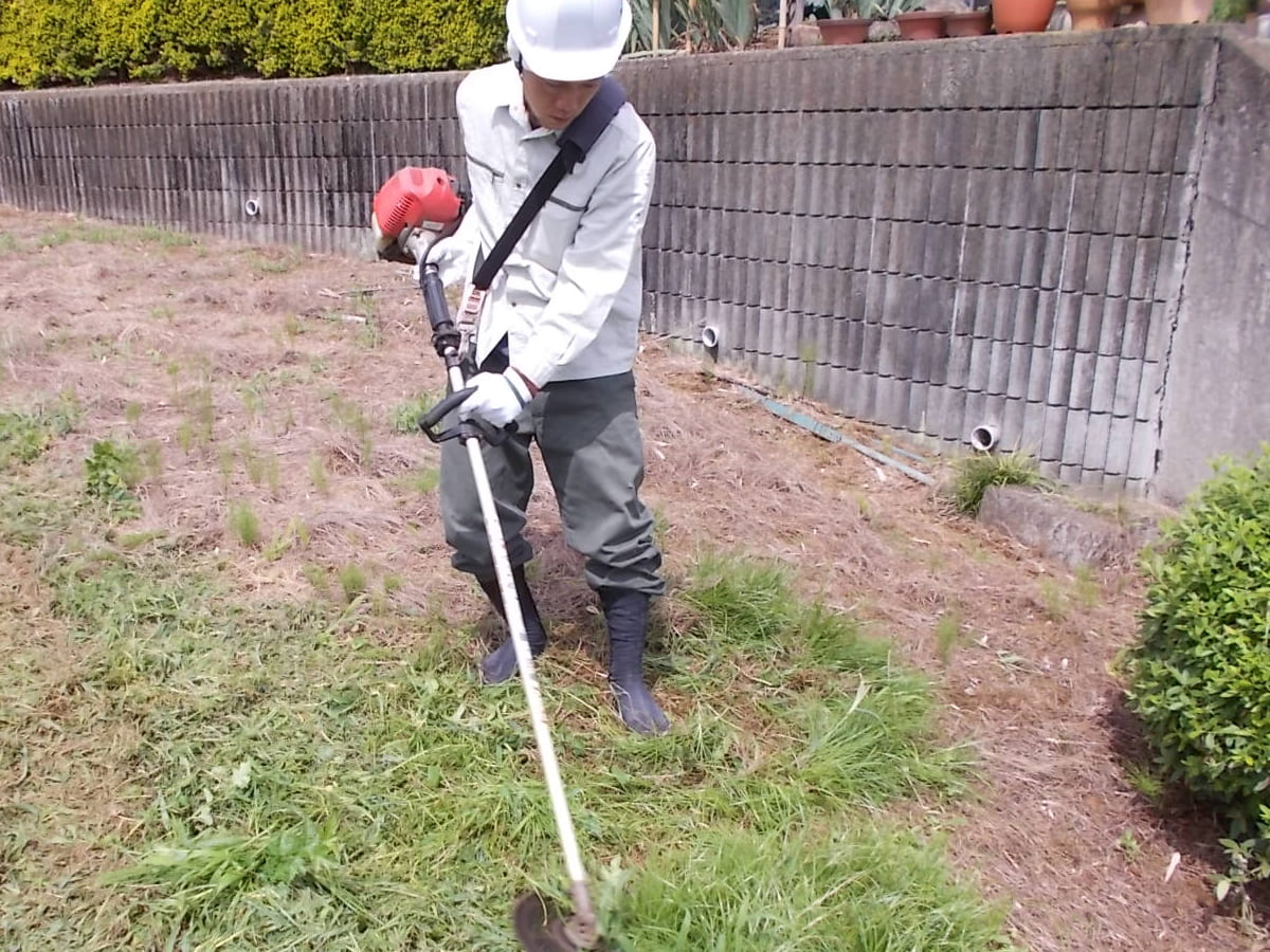 横須賀市汐入町で耕運機作業を実施
