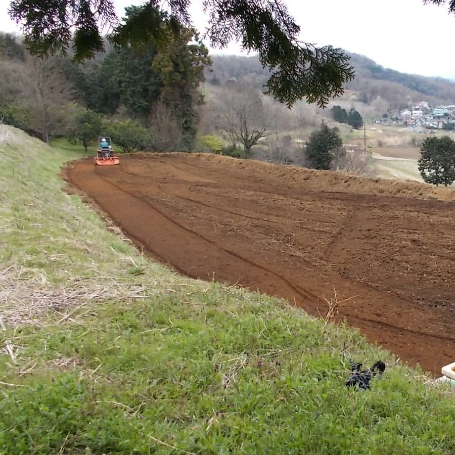 東京都稲城市の農地耕耘・除草作業