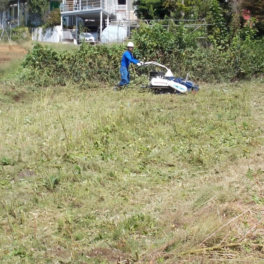 東京都府中市の敷地耕耘・草刈り作業